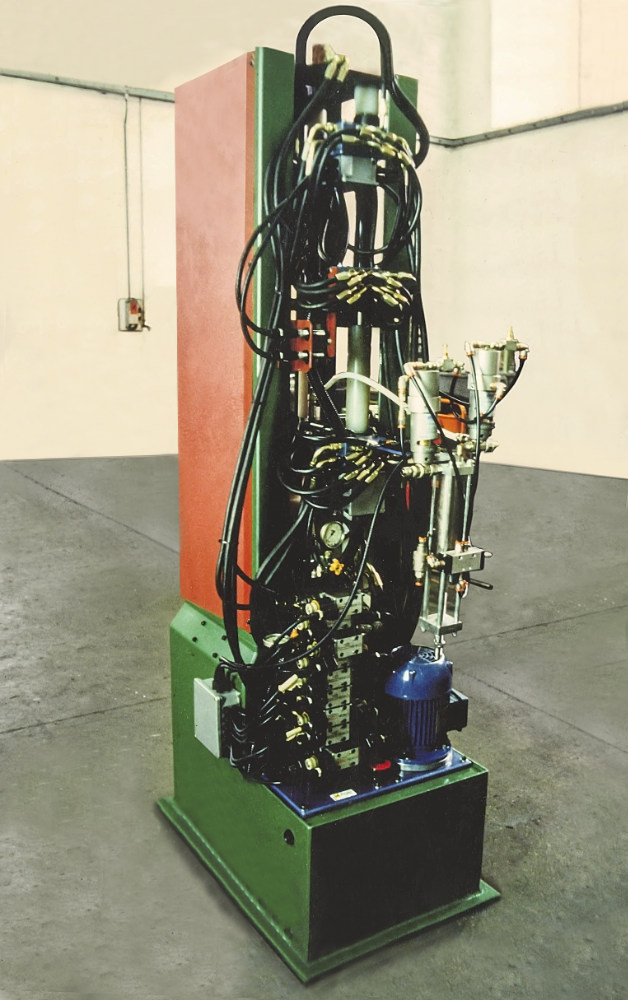 Assembling oleopneumatic cylinders machine